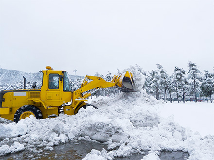 开云体育科技智能扫雪机器人出口北美市场应用实景