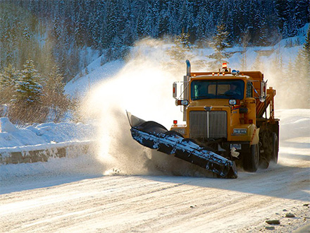 开云体育智能扫雪机器人-自主巡航自动避障低电量返充