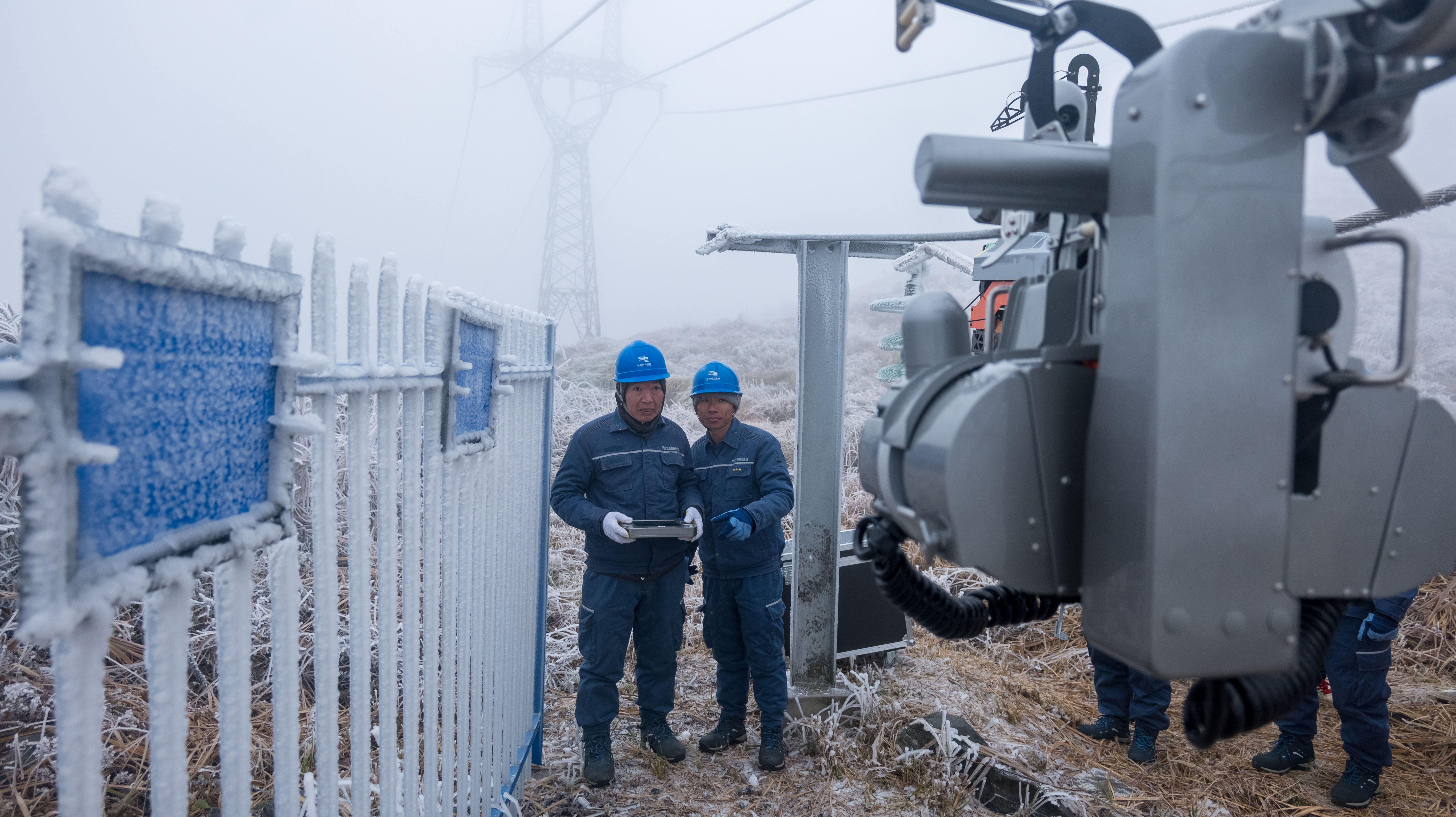小型路面扫雪机的结构设计(图1)