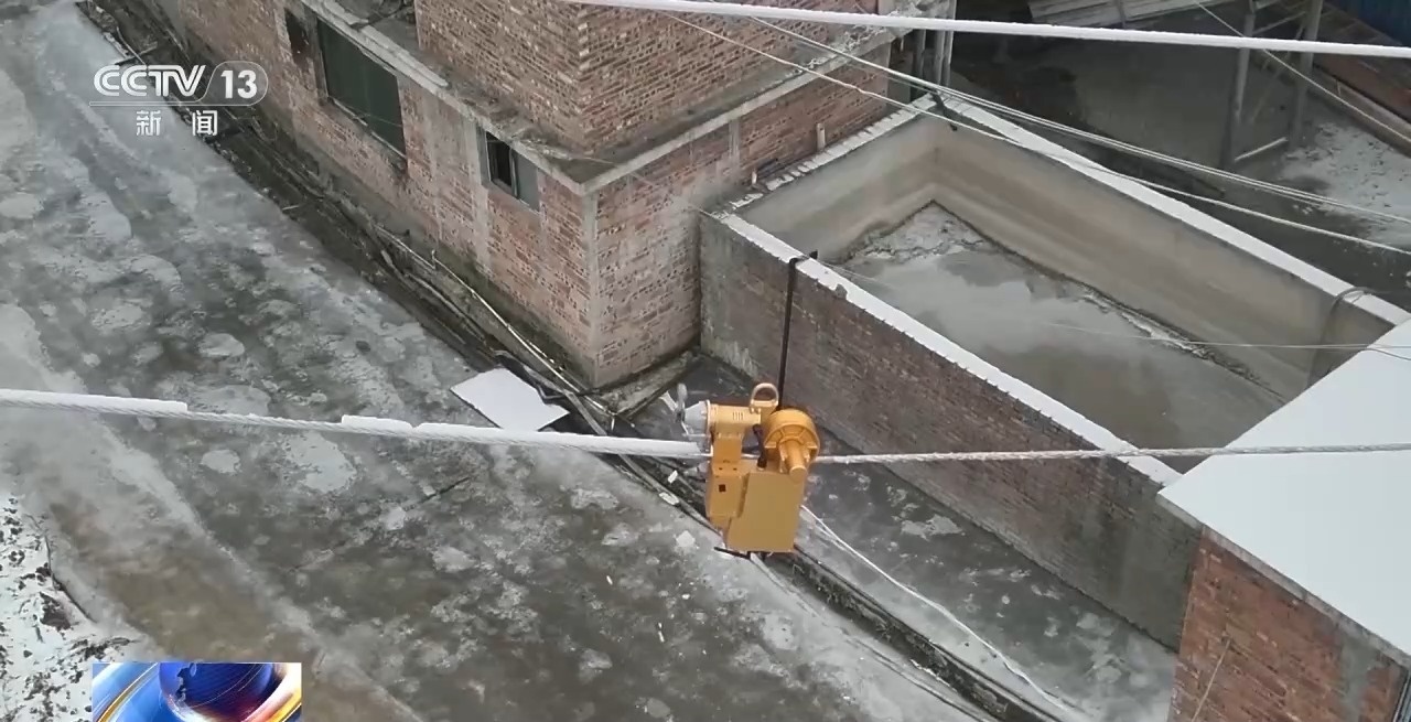 朝阳屋顶除雪机除雪机扫冬季融雪的高效选择型号全面满足需求雪铲滚刷互换简单人力成本更节省各类车型加装改装无忧如需进一步了解请通过电话或者私信与我们联系。(图1)